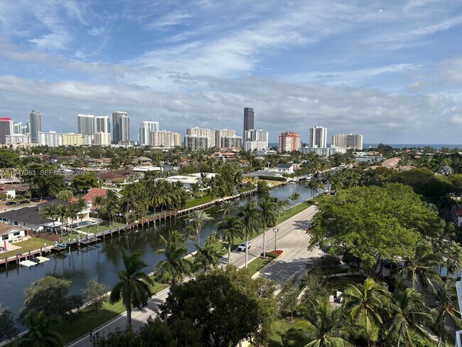 Building Photo - 3600 Yacht Club Dr