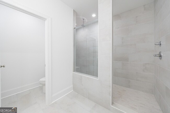 Building Photo - 10744 Davis Dr