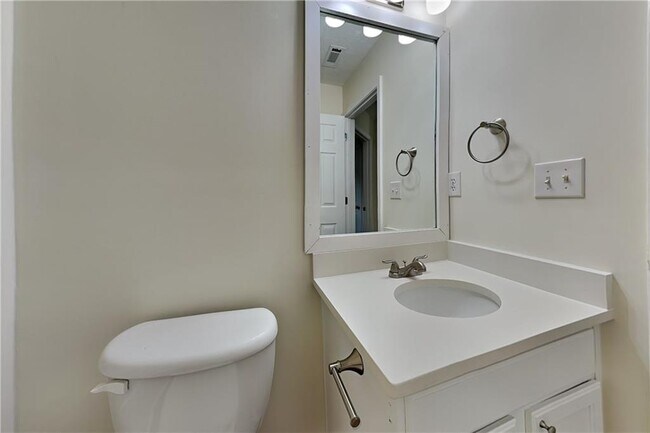 Building Photo - 1595 Stephens Pond View