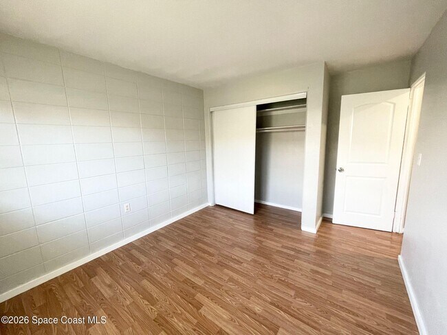 Building Photo - 1339 W Point Dr