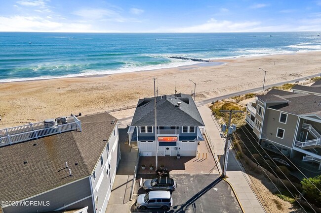 Building Photo - 167 4th Ave