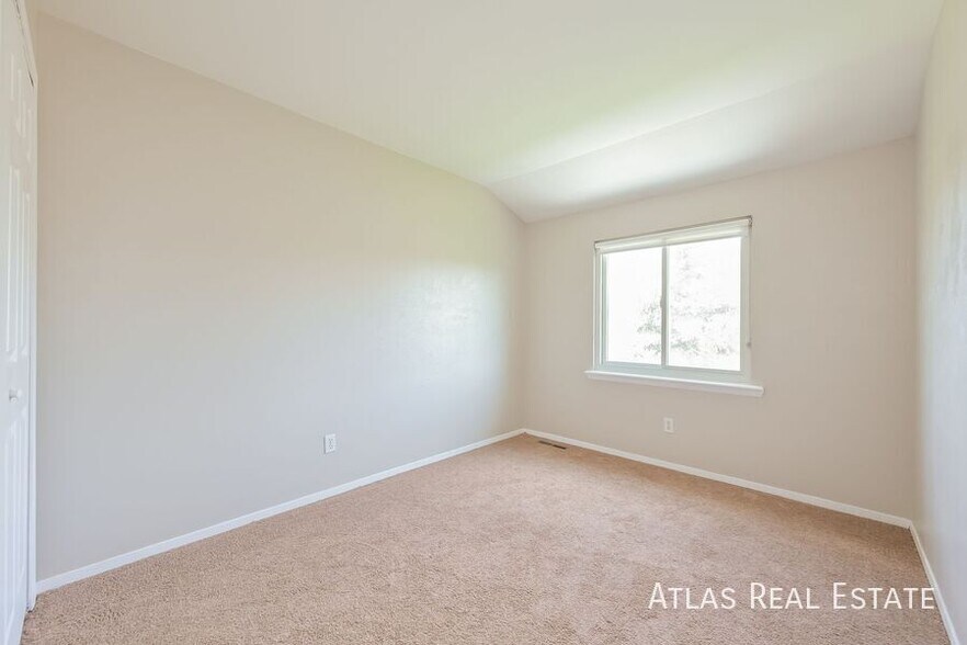 Building Photo - 17124 E Kent Dr