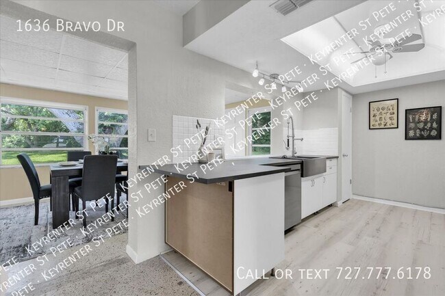 Building Photo - 1636 Bravo Dr