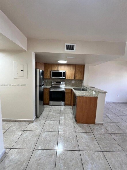 Building Photo - 675 NW 85th Ct