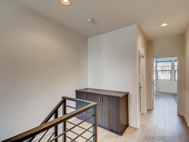 Building Photo - Bright and Modern 2 Bedroom Townhome in Otay Ranch!