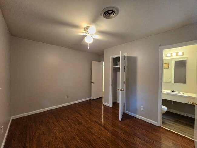 Building Photo - 106 Parish St