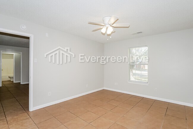 Building Photo - 261 Gracewood St