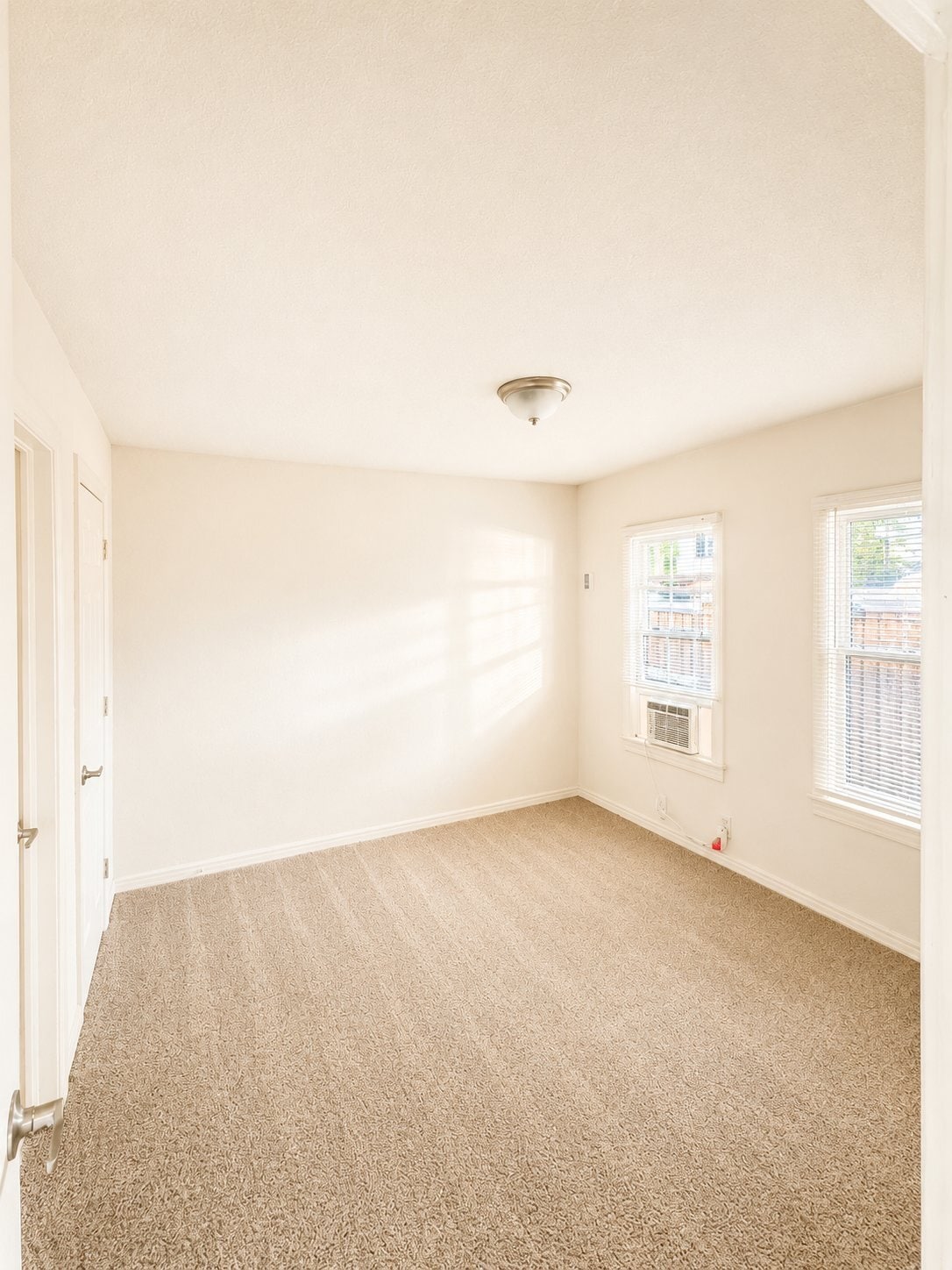 Building Photo - 300 Delmar Ct