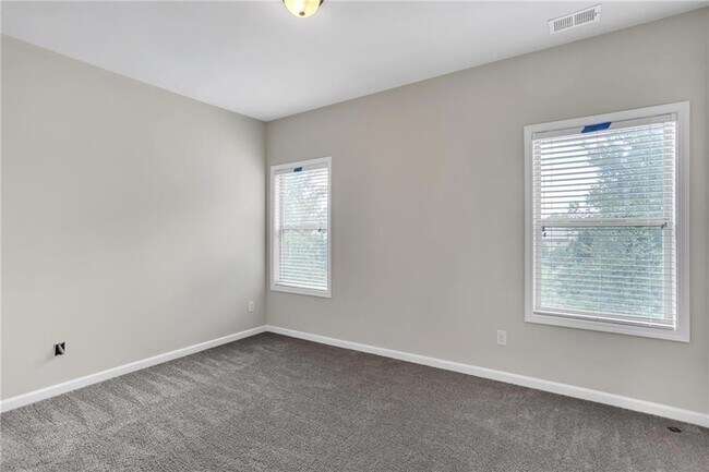 Building Photo - 568 Garden View Ct