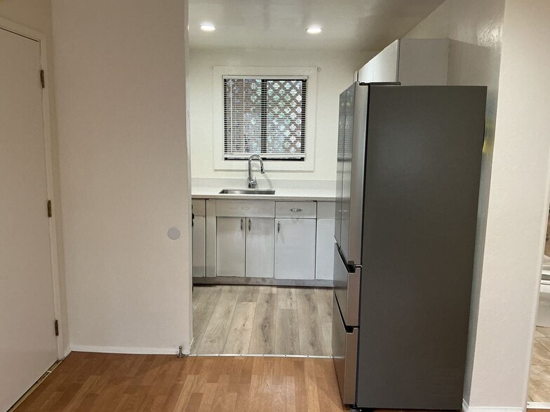 Building Photo - 212 S E St