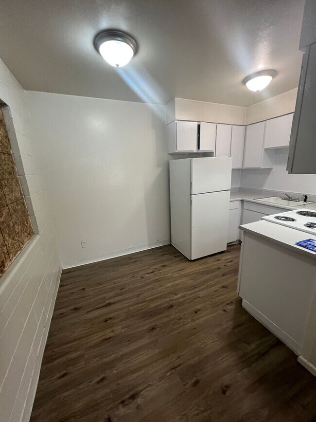 Building Photo - 150 Mt Rose St