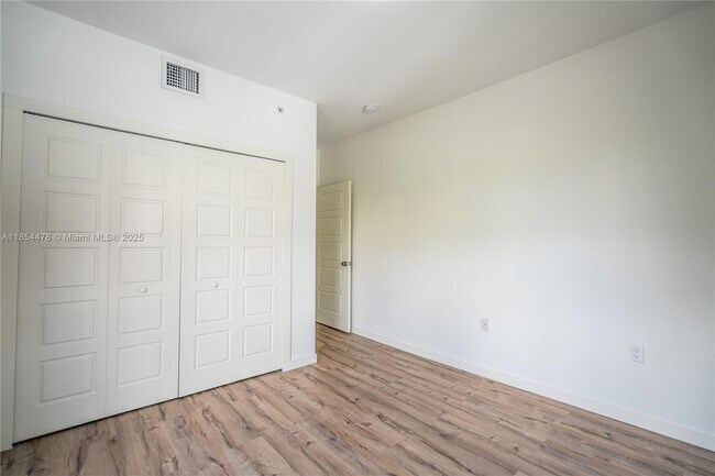 Building Photo - 300 Majorca Ave