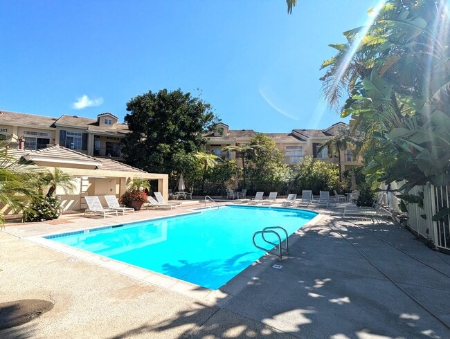 Building Photo - Beautifully Remodeled and Bright in the Perfect Carmel Mountain Ranch Location