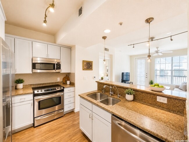 Building Photo - 7342 Oak Manor Dr