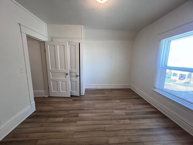 Building Photo - Updated Three Bedroom Home on the NE side of Grand Rapids!