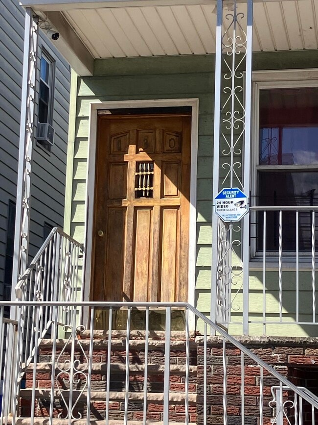 Building Photo - 132 W 19th St
