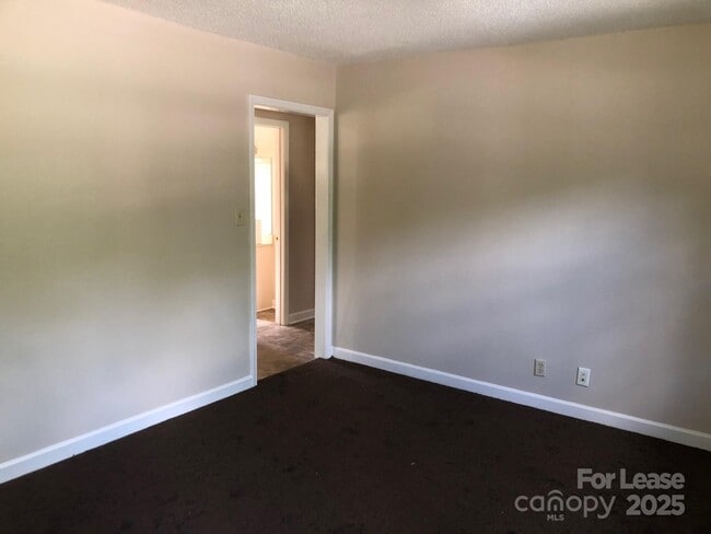 Building Photo - 829 Edgecombe Ln