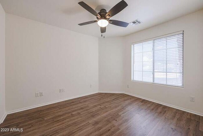 Building Photo - GREAT 3 bed, 2 bath home