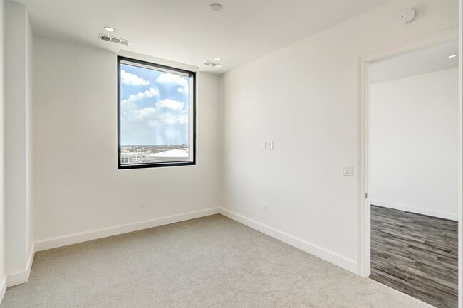 Building Photo - 1211 Caroline St