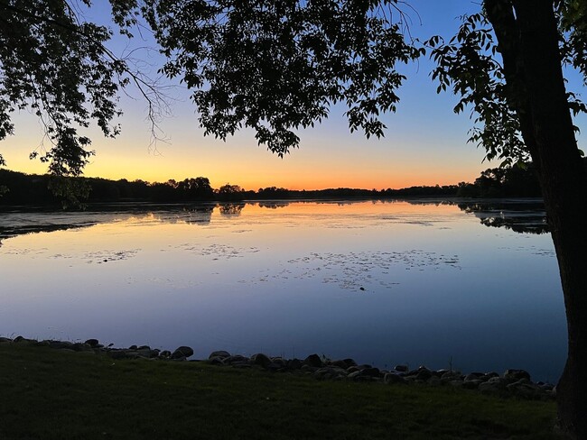 Building Photo - Charming 2BR+ Loft Lake House in Maple Lake