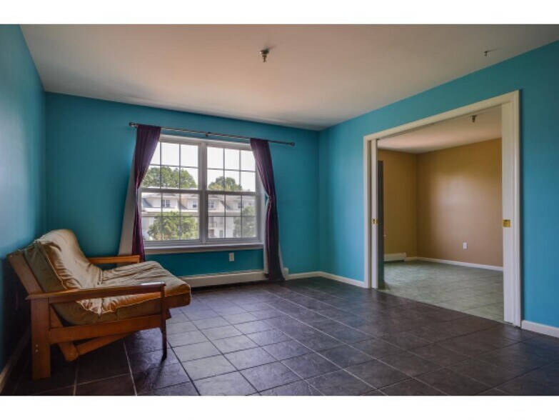 Living room - 372 Hildred Dr