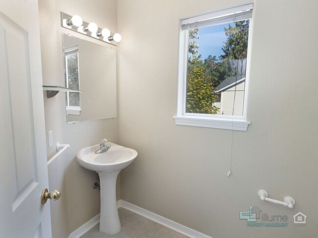 Building Photo - 20630 Willamette Dr