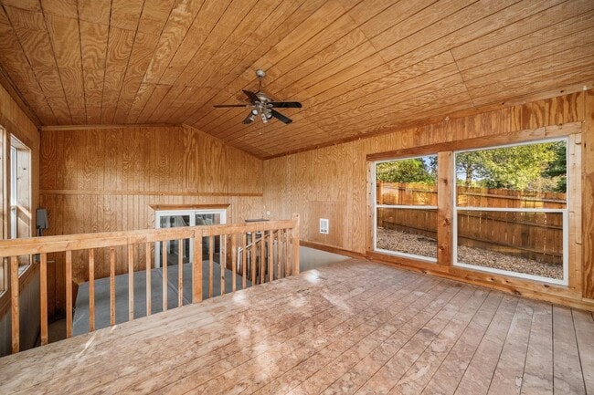 Building Photo - 2412 S Sheffield Cir