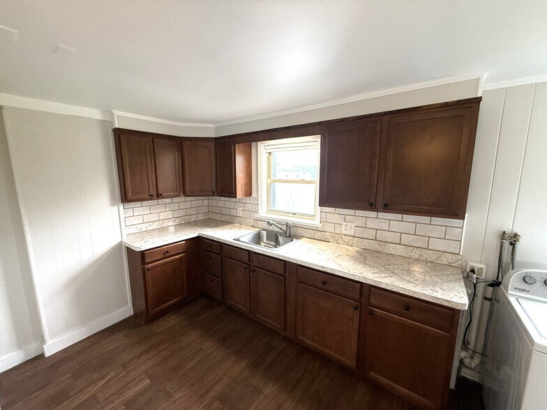 Building Photo - 266 W Ridge Pike