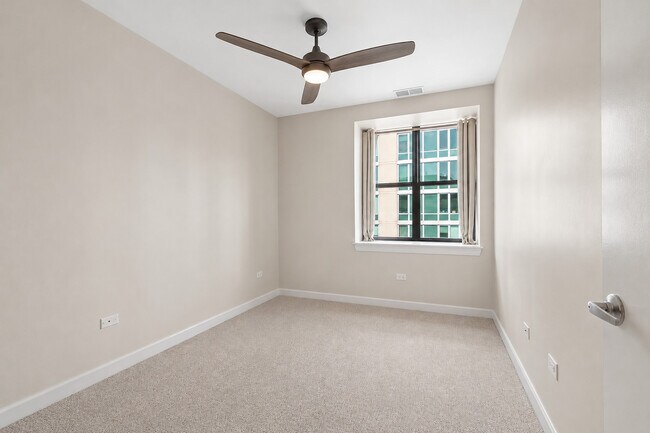 Building Photo - 451 W Huron St