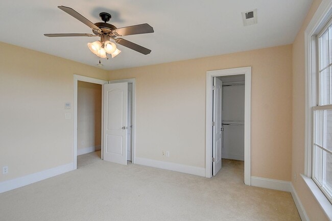 Building Photo - BEAUTIFUL HOME FOR RENT SOUTH CHESAPEAKE!