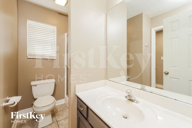 Building Photo - 613 Valley View