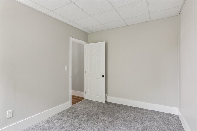Building Photo - 354 Jencks St