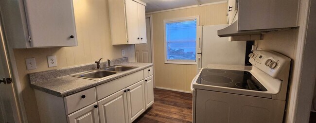 Building Photo - 1419 San Juline Cir