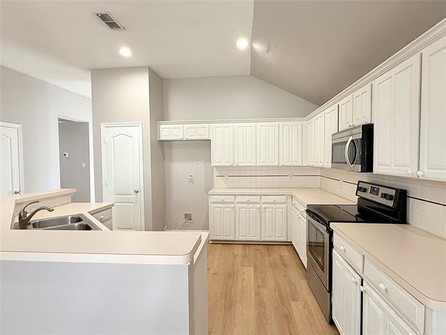 Building Photo - 8159 Kathleen Dr