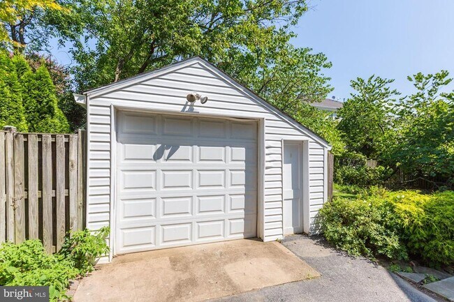 Building Photo - 5119 Manning Dr