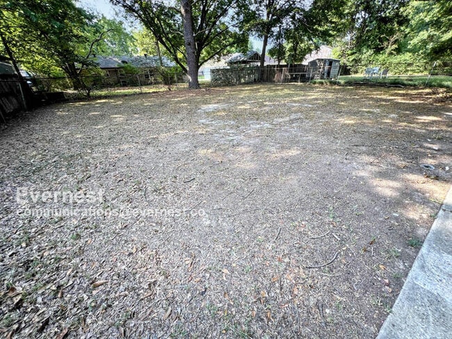 Building Photo - 3095 Forest Glen Dr