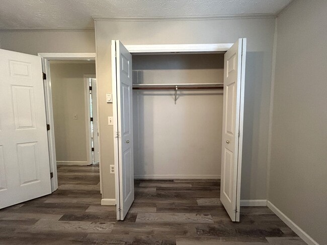 Building Photo - Charming Split-Level Home with Spacious Yard & Modern Updates – Ideal Location!