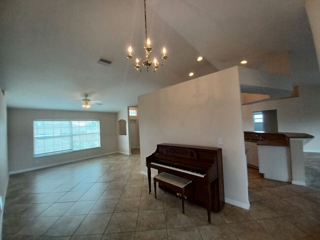 Building Photo - 3303 SW 8th Ct
