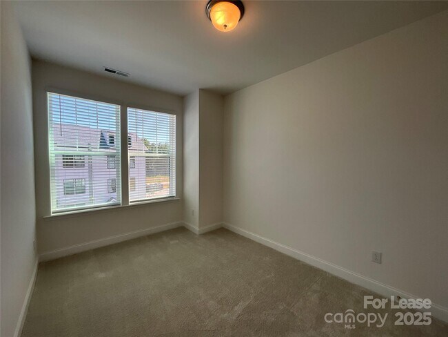 Building Photo - 15340 Ballancroft Pkwy