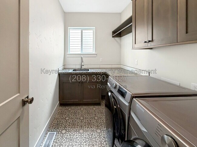 Building Photo - 1440 W Cerulean St