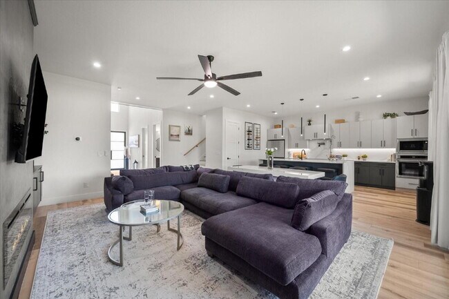 Building Photo - "Luxury 5-bedroom home offering expansive living, upscale design and seamless indoor-outdoor ente...