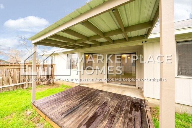 Building Photo - 1001 Greenbriar Loop
