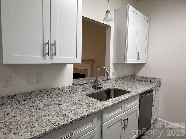 Building Photo - 404 Kingville Dr