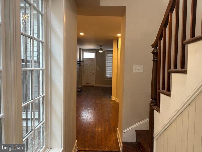 Building Photo - 124 W Hamburg St