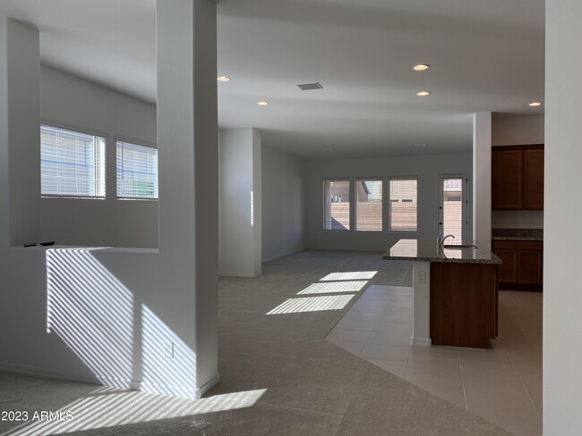 Building Photo - 442 W Golden Aspen Dr