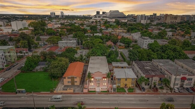 Building Photo - 1553 SW 7th St