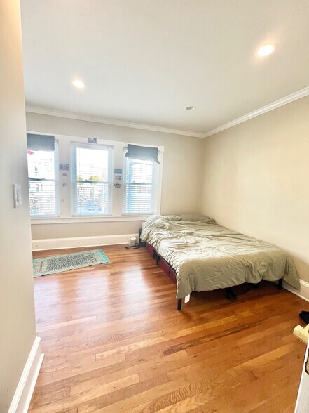 Building Photo - 16 Sachem St