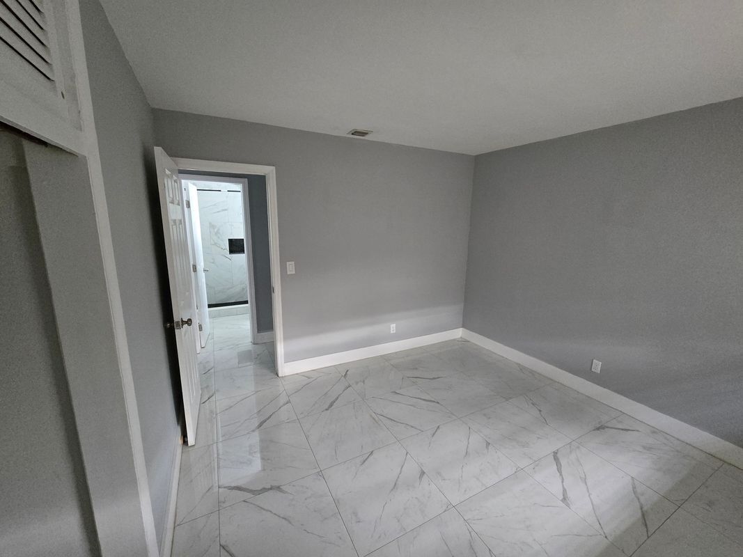 Building Photo - 1021 SW 32nd Ct