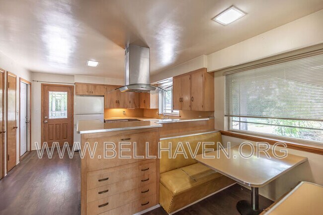 Building Photo - 5524 W Randolph Dr