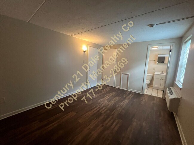 Building Photo - Beautiful 1 BR Apartment on East Market Street